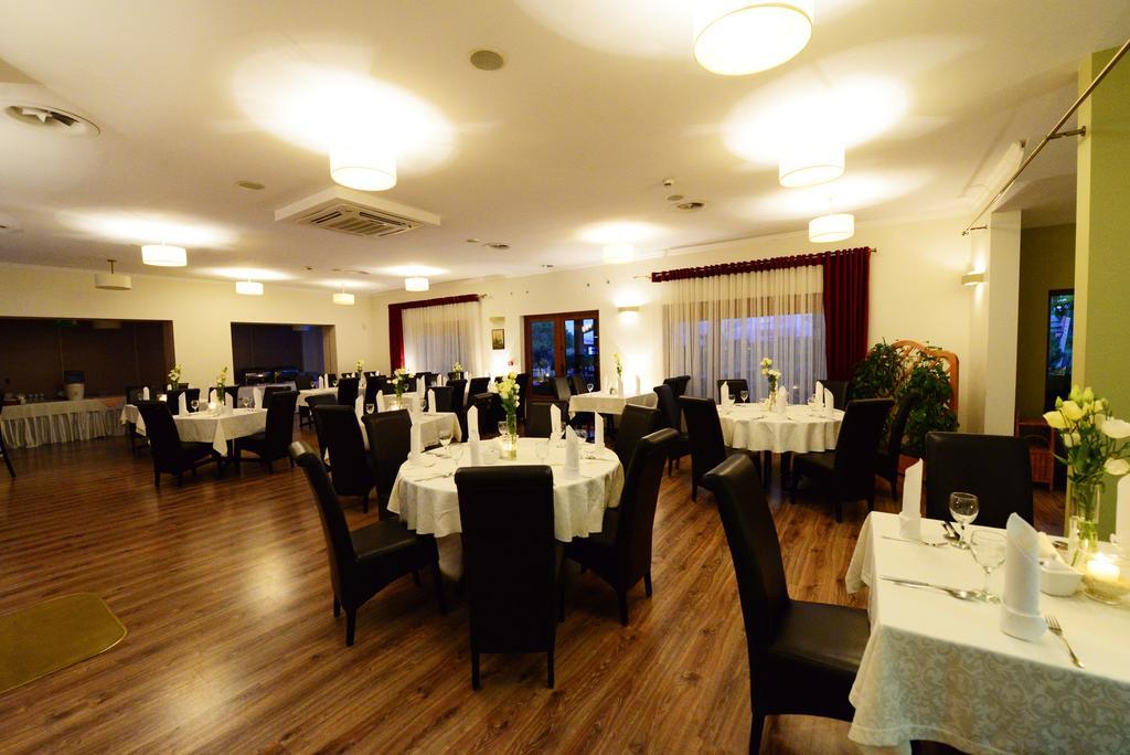 Hotel Daglezja Nad Jeziorem Kornickim Kórnik Exteriér fotografie
