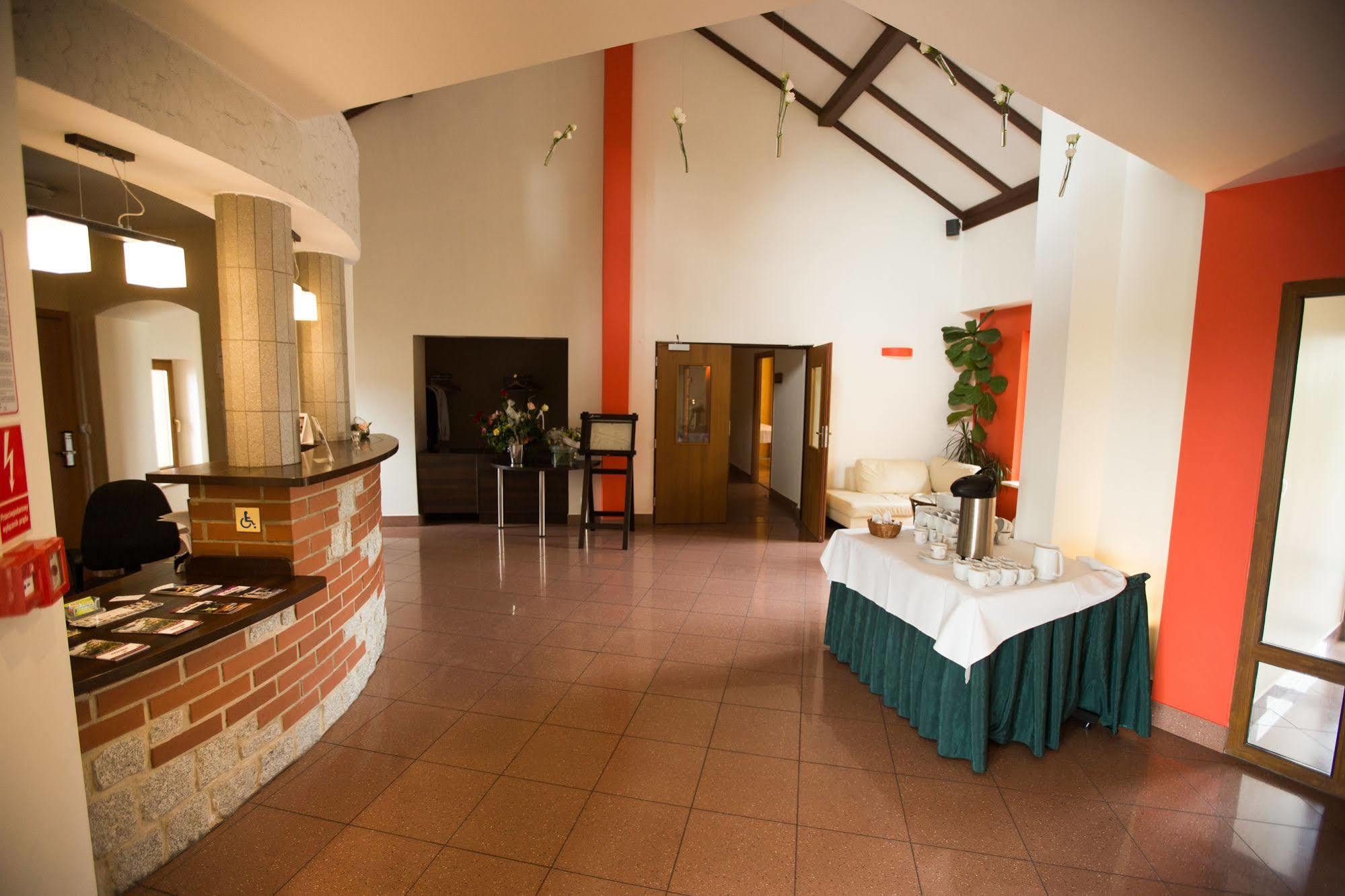 Hotel Daglezja Nad Jeziorem Kornickim Kórnik Exteriér fotografie