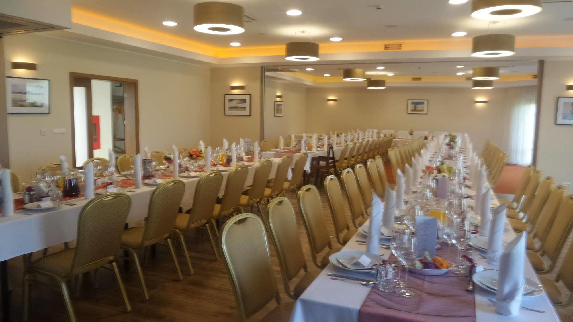 Hotel Daglezja Nad Jeziorem Kornickim Kórnik Exteriér fotografie